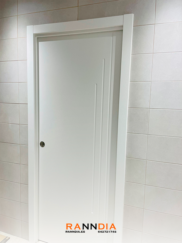 Puerta de interior modelo 10 en Carpinteros Torremolinos