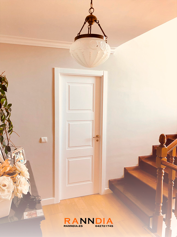 Puerta de interior modelo 12 en Carpinteros Torremolinos