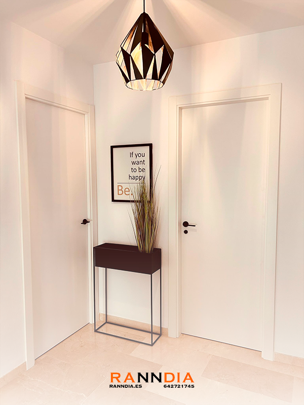 Puerta de interior modelo 14 en Carpinteros Torremolinos