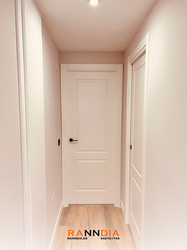 Puerta de interior modelo 15 en Carpinteros Torremolinos