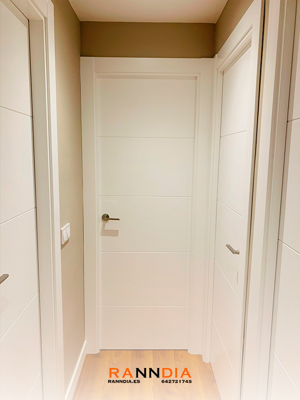 Puerta de interior modelo 17 en Carpinteros Torremolinos