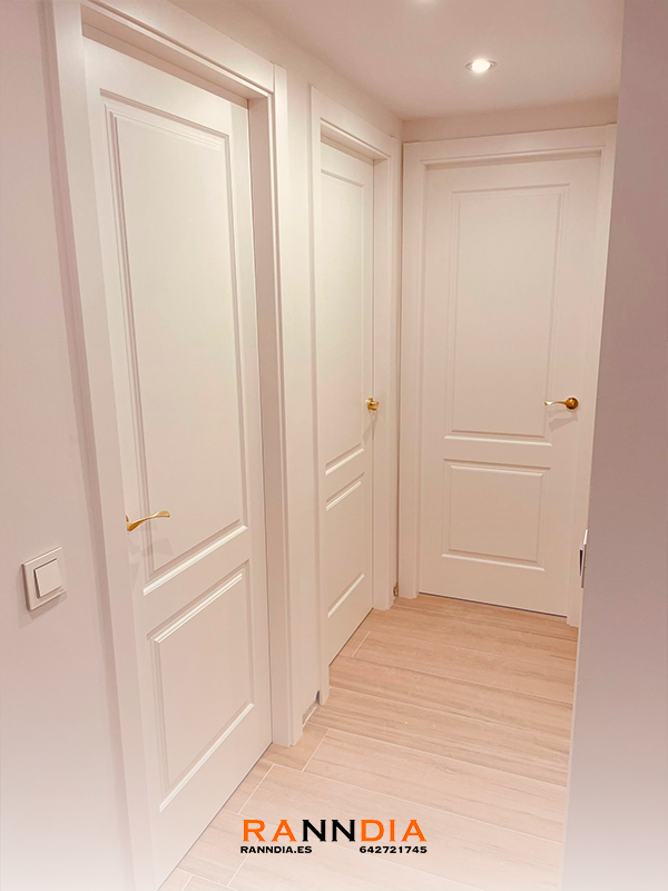 Puerta de interior modelo 2 en Carpinteros Torremolinos