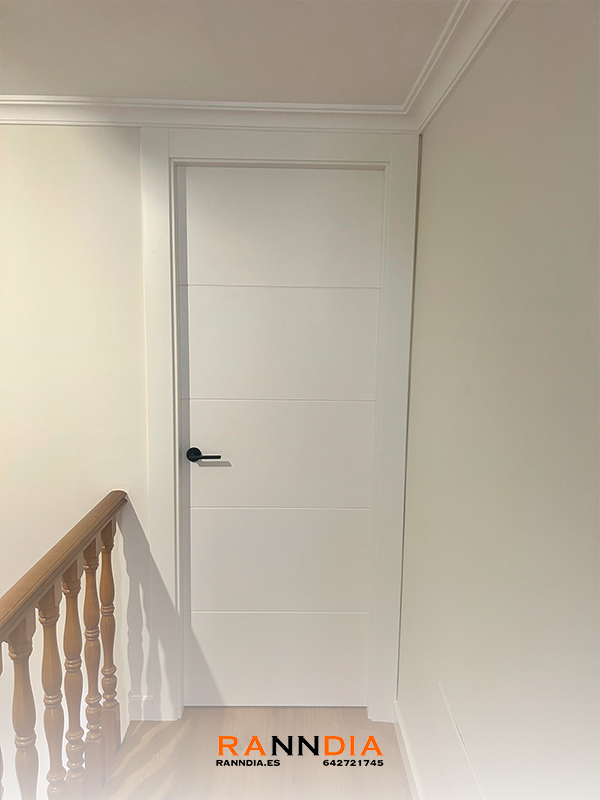 Puerta de interior modelo 4 en Carpinteros Torremolinos