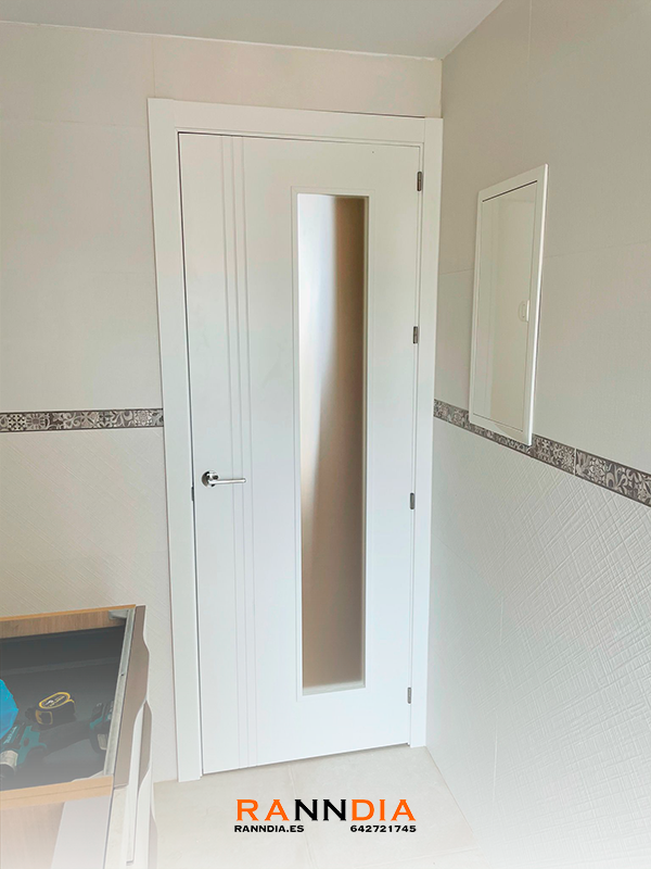 Puerta de interior modelo 5 en Carpinteros Torremolinos